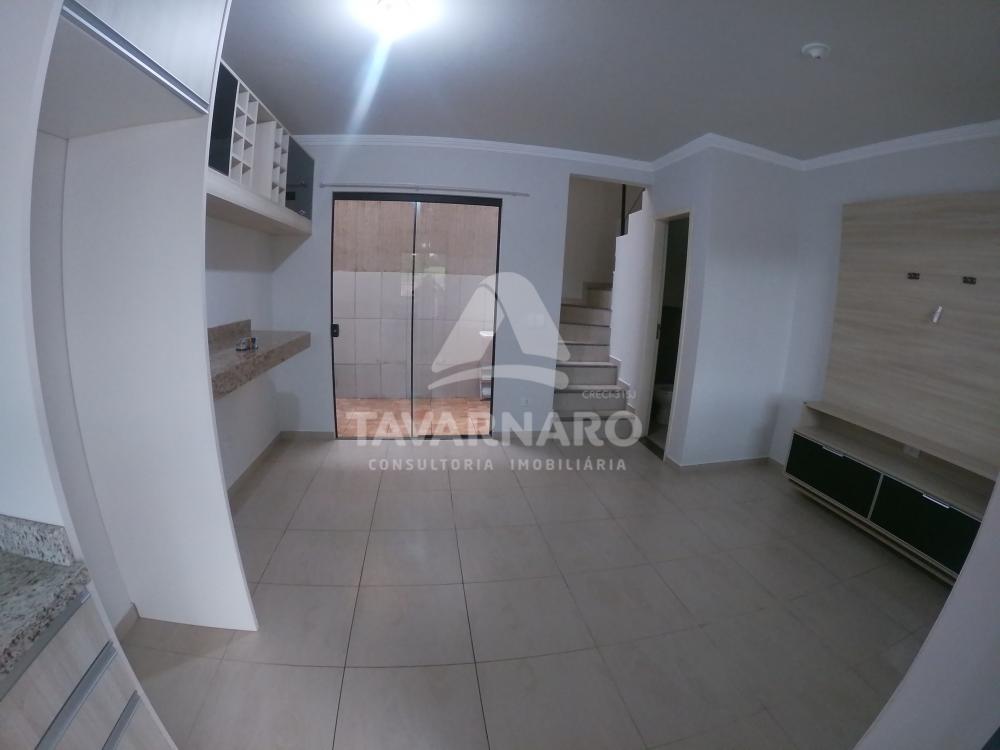 Sala com painel Alugar Sobrado / Geminado em Ponta Grossa R$ 950,00 - Foto 8