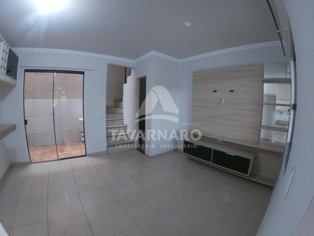Sala com painel Alugar Sobrado / Geminado em Ponta Grossa R$ 950,00 - Foto 9
