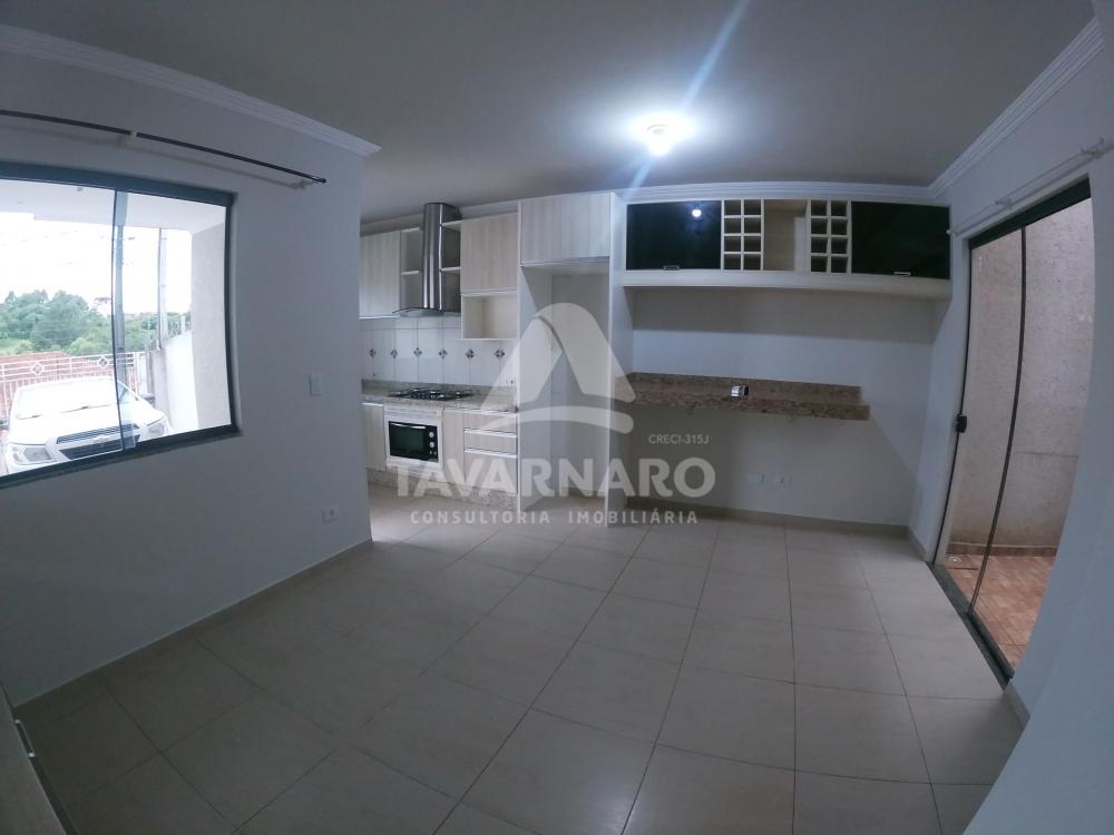 Sala com painel Alugar Sobrado / Geminado em Ponta Grossa R$ 950,00 - Foto 10