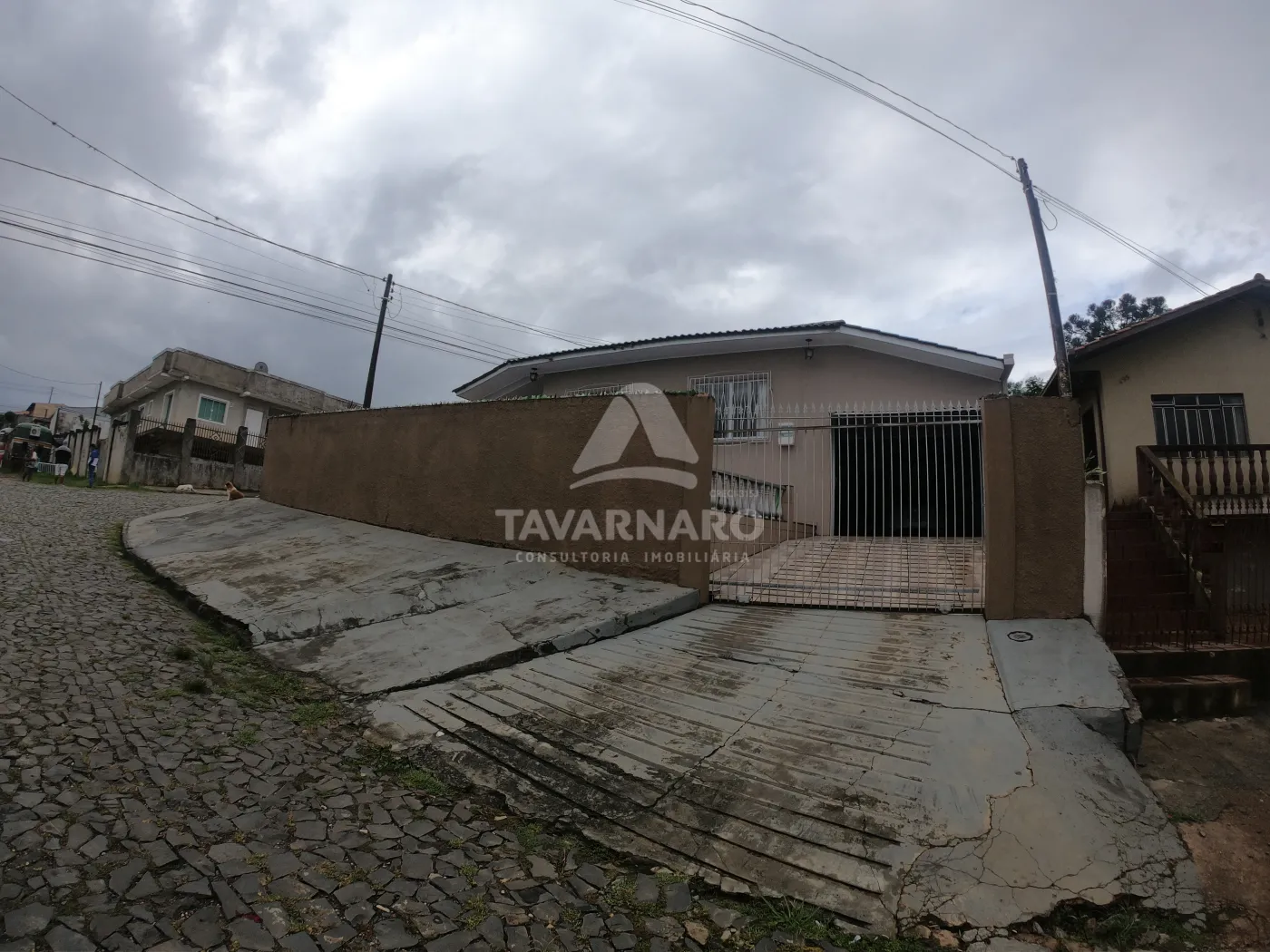 Fachada Alugar Casa / Padrão em Ponta Grossa R$ 11,11 - Foto 1