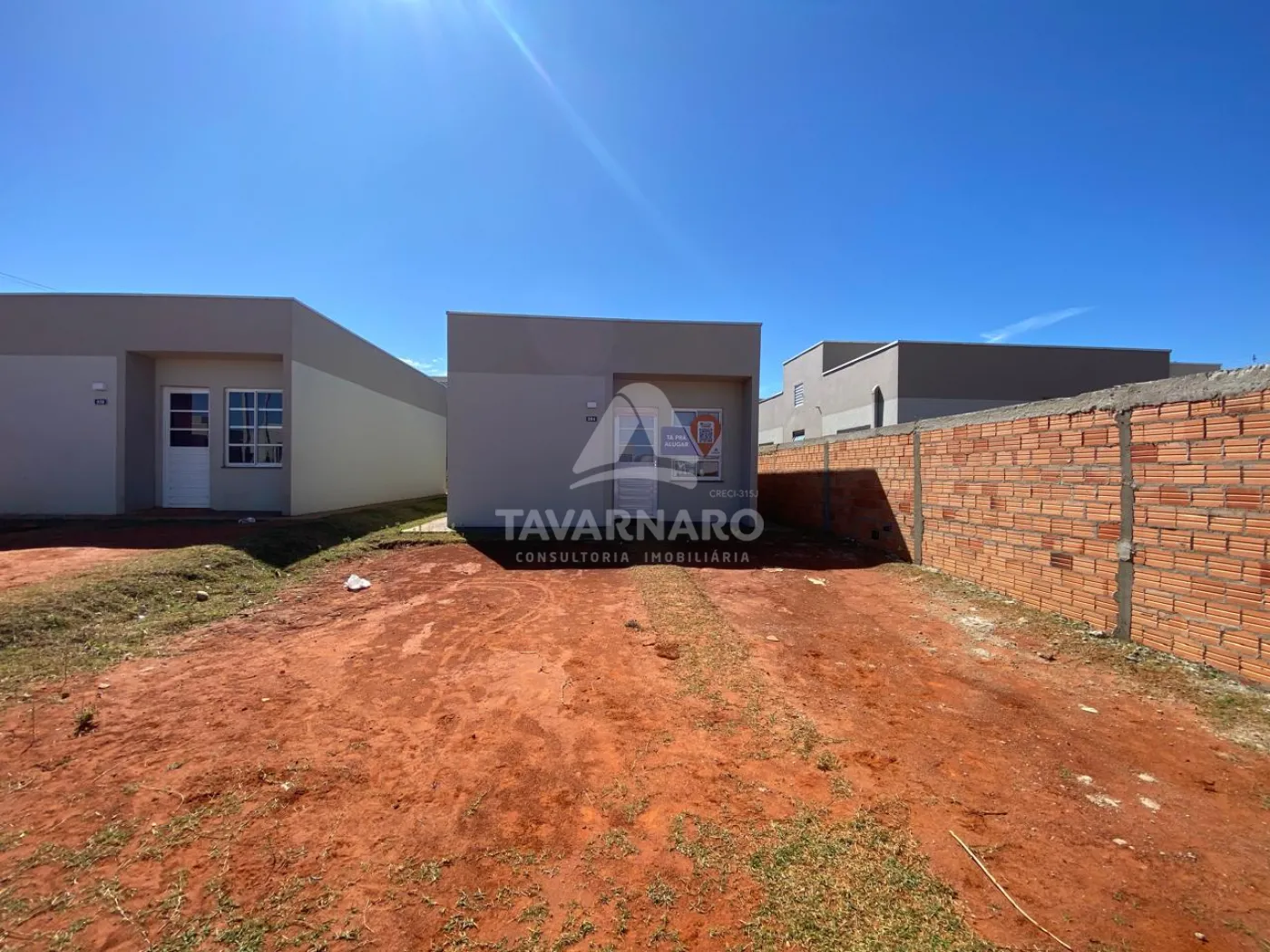 Alugar Casa / Padrão em Ponta Grossa R$ 700,00 - Foto 1