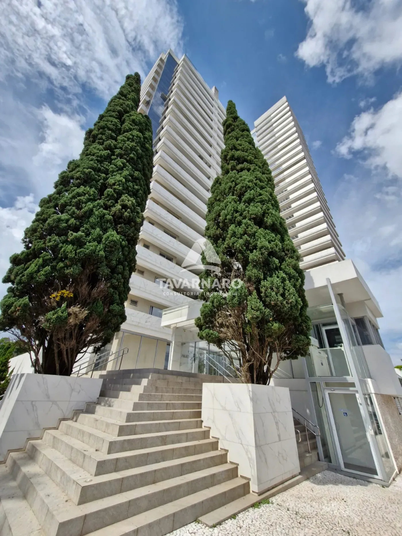 Alugar Apartamento / Padrão em Ponta Grossa R$ 6.500,00 - Foto 1