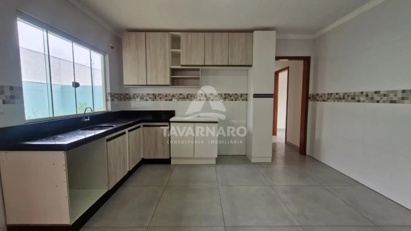 Alugar Casa / Padrão em Ponta Grossa R$ 1.600,00 - Foto 6