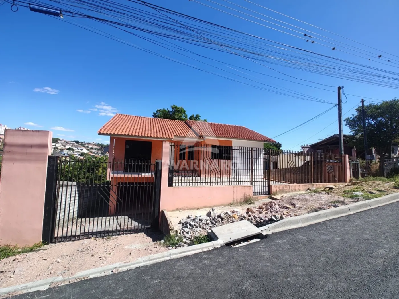 Alugar Casa / Padrão em Ponta Grossa R$ 1.500,00 - Foto 1
