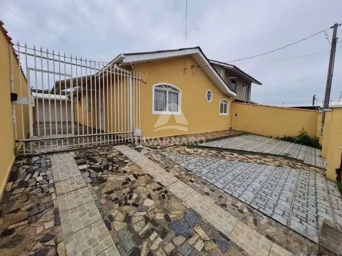 Alugar Casa / Padrão em Ponta Grossa R$ 1.600,00 - Foto 1