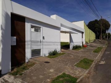 Alugar Casa / Padrão em Ponta Grossa. apenas R$ 2.500,00