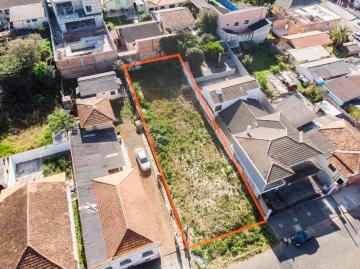 Amplo terreno, apenas 3 quadras da Av. Monteiro Lobato !!
