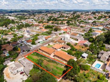 Terreno com 722 m² em Uvaranas Marina