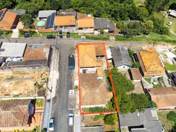 Casa de esquina em Olárias.