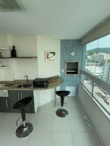 PRONTO PARA MORAR! Apartamento no Edifício Dom Alexander, no centro de Balneário Camboriú