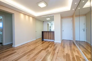 Apartamento semimobiliado no Centro