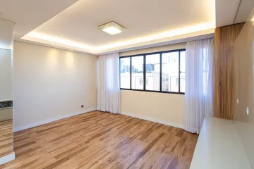 Apartamento semimobiliado no Centro