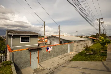 Imóvel de esquina, contendo 2 residências independentes