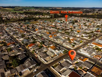 Residência com Edícula e espaço de terreno