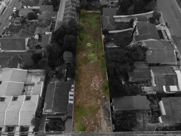 Terreno retangular a uma quadra da Avenida Ana Rita