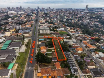 Terreno retangular a uma quadra da Avenida Ana Rita