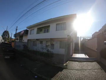 Alugar Casa / Padrão em Ponta Grossa. apenas R$ 1.900,00