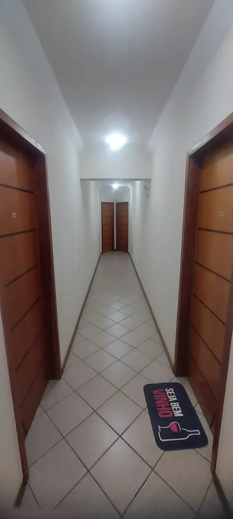 Alugar Apartamento / Padrão em Ponta Grossa. apenas R$ 210.000,00