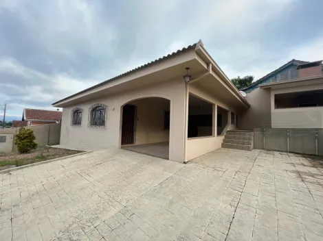 Alugar Casa / Padrão em Ponta Grossa. apenas R$ 2.300,00