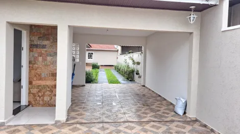 Se você busca uma casa ampla, toda reformada e com vizinhança tranquila, essa opção é para você!!!!