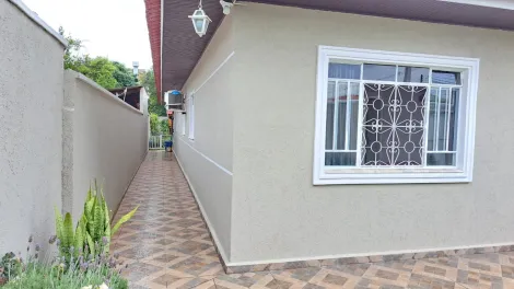 Se você busca uma casa ampla, toda reformada e com vizinhança tranquila, essa opção é para você!!!!
