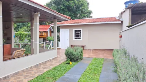 Se você busca uma casa ampla, toda reformada e com vizinhança tranquila, essa opção é para você!!!!