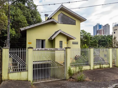 Alugar Casa / Padrão em Ponta Grossa. apenas R$ 420.000,00