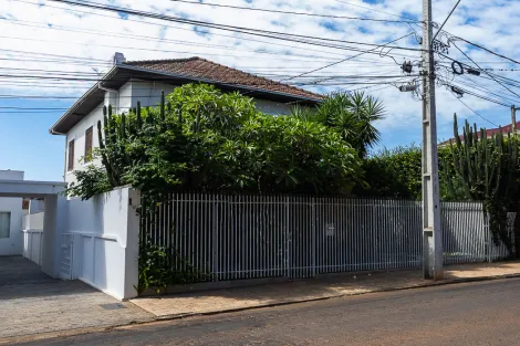 Alugar Comercial / Casa em Ponta Grossa. apenas R$ 2.800.000,00