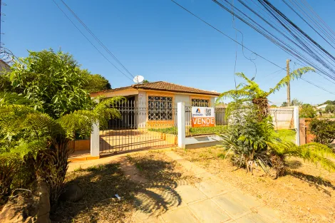 Alugar Casa / Padrão em Ponta Grossa. apenas R$ 1.100,00