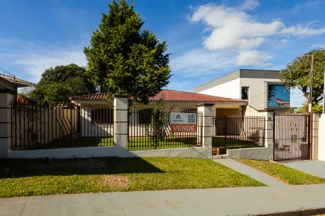 Alugar Casa / Padrão em Ponta Grossa. apenas R$ 695.000,00