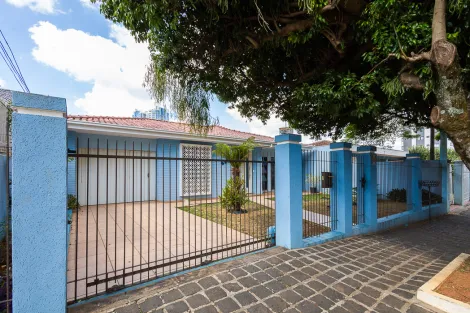 Alugar Casa / Padrão em Ponta Grossa. apenas R$ 810.000,00