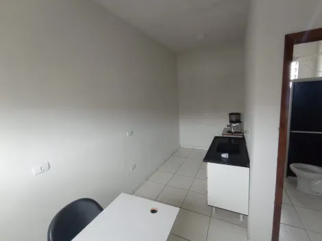 Casa com sala comercial