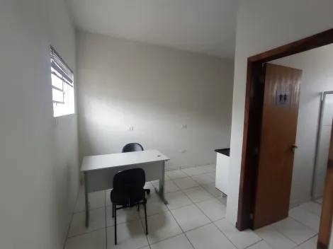 Casa com sala comercial