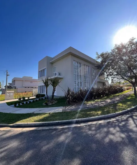 Casa no Alphaville de alto padrão de esquina com vista privilegiada