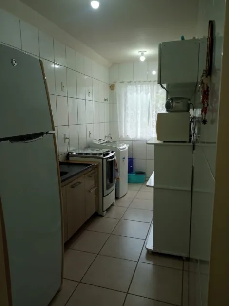 Apartamento térreo em Uvaranas, Condomínio fechado, portaria 24 horas