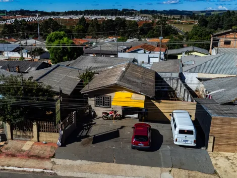 Casa comercial em Uvaranas