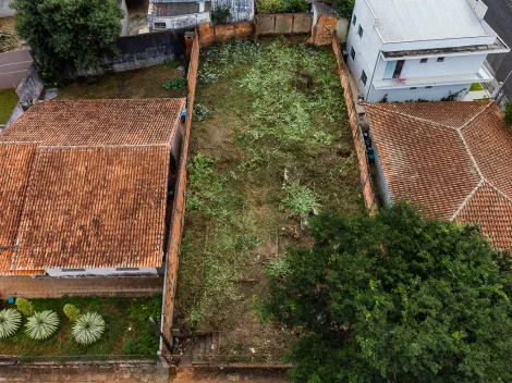 Terreno no bairro Uvaranas.