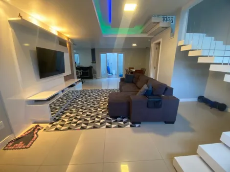 Alugar Casa / Padrão em Ponta Grossa. apenas R$ 670.000,00