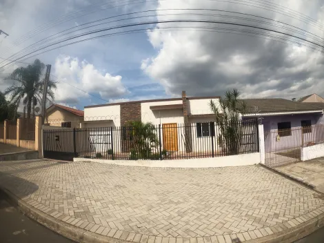Alugar Casa / Padrão em Ponta Grossa. apenas R$ 1.900,00