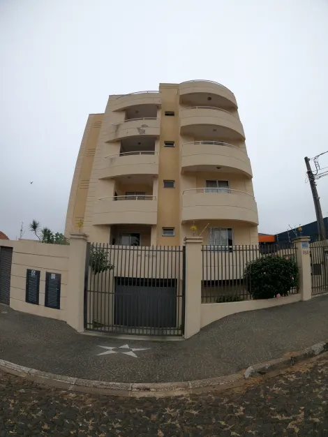 Alugar Apartamento / Padrão em Ponta Grossa. apenas R$ 1.300,00